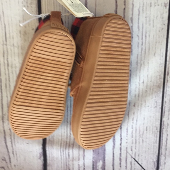 Old Navy Chukka boots and cap - Picture 5 of 11